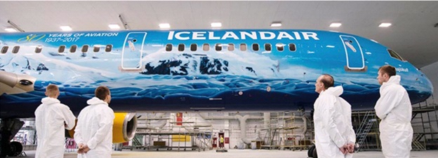 Самолет Vatnajökull украшен нарисованным от руки изображением ледника